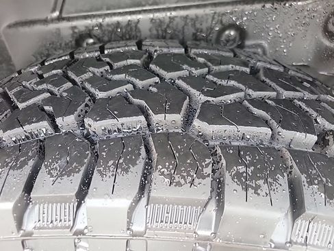 Used 2018 Jeep Wrangler Unlimited Sahara AWD/4WD image 9