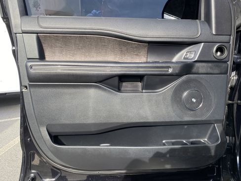 Used 2021 Ford Expedition Limited image 15