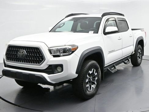 Used 2018 Toyota Tacoma TRD Off-Road AWD/4WD image 3