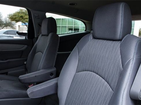 Used 2016 Chevrolet Traverse LT w/ Style and Technology Package image 38