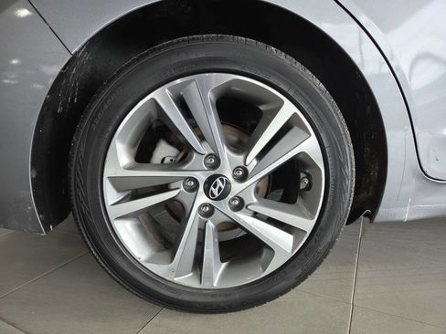 Used 2017 Hyundai Elantra Limited FWD image 10