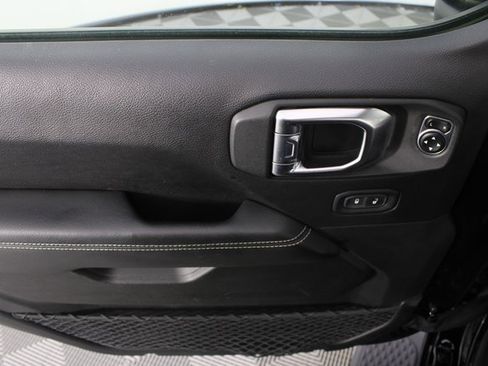 Used 2020 Jeep Gladiator Overland image 13