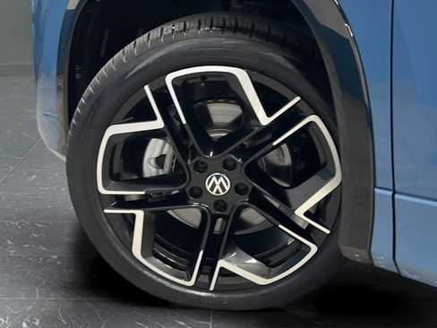 Used 2025 Volkswagen Tiguan SEL R-Line AWD/4WD image 37