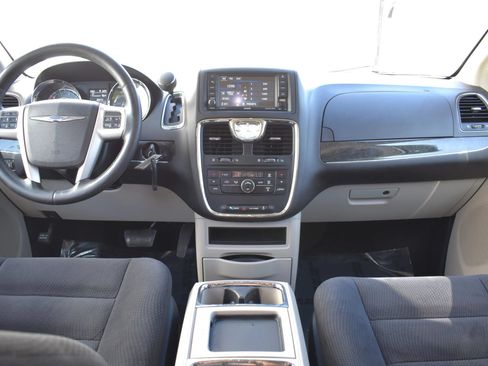 Used 2014 Chrysler Town & Country Touring FWD image 13
