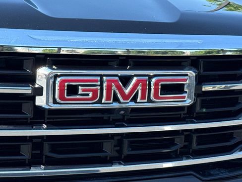 Used 2024 GMC Acadia Elevation FWD image 8