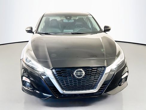Used 2019 Nissan Altima 2.0 Edition One FWD image 2