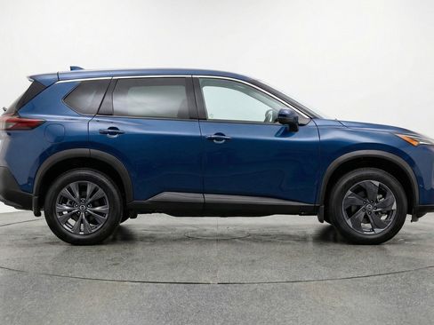 Used 2025 Nissan Rogue SV AWD/4WD image 11