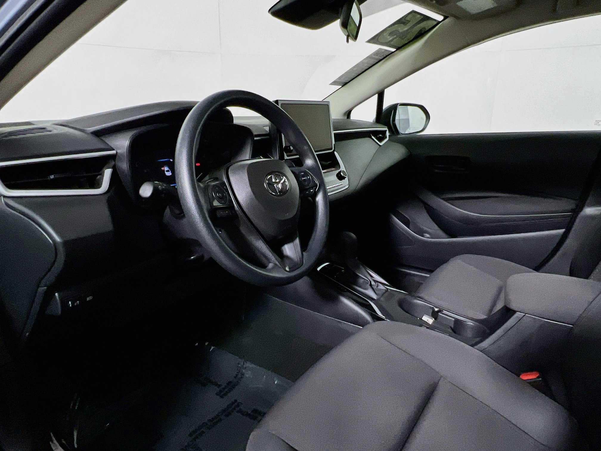 Used 2025 Toyota Corolla LE w/ Convenience Package FWD image 30