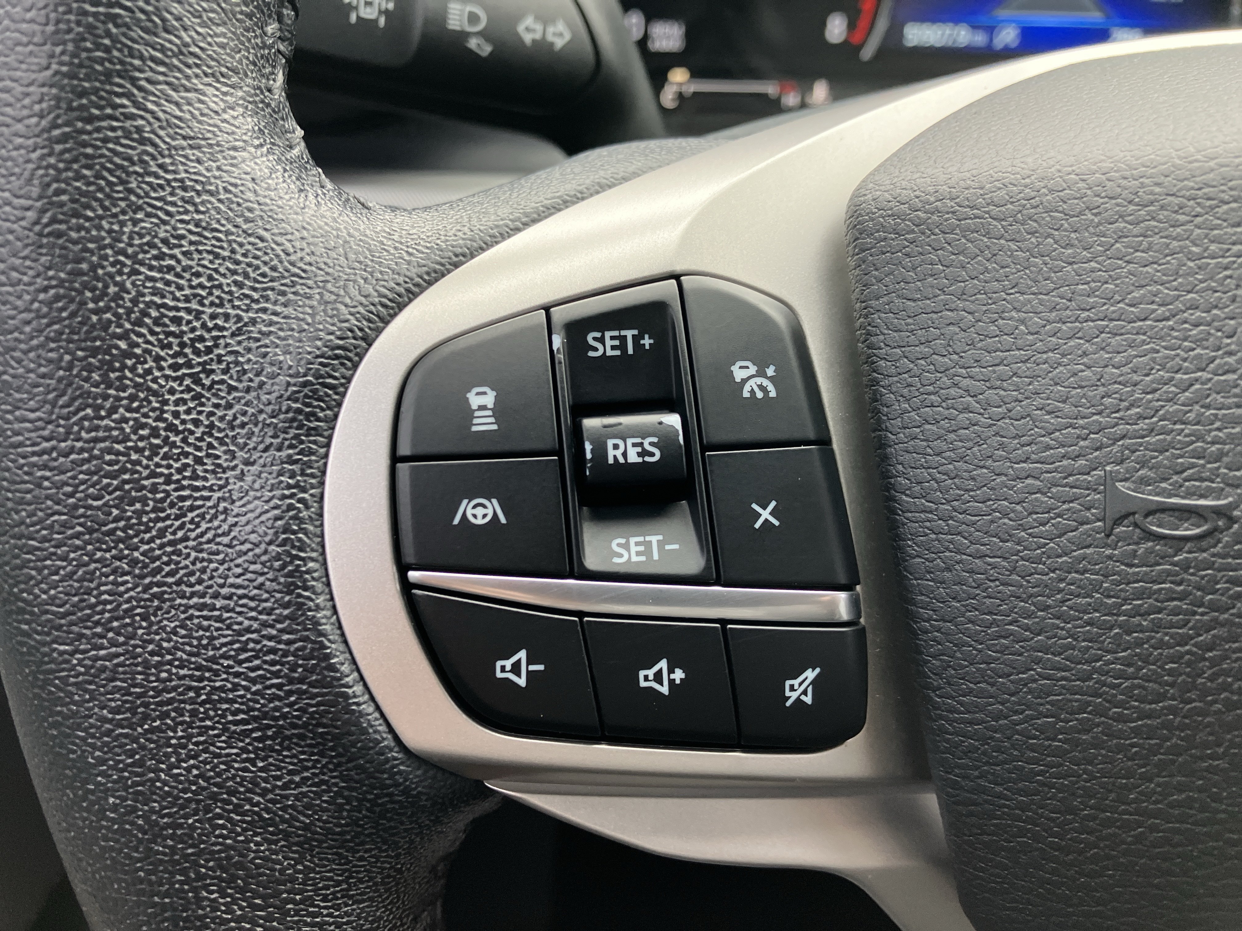 Used 2021 Ford Explorer XLT w/ Equipment Group 202A AWD/4WD image 25