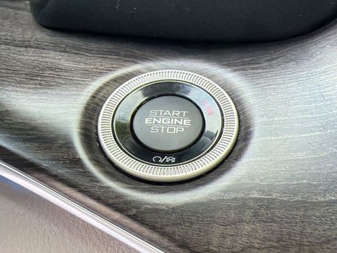 Used 2022 Jeep Grand Cherokee Overland w/ Trailer Tow Prep Group (B) image 27