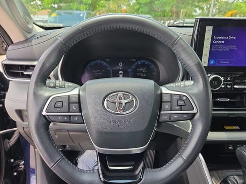 Used 2023 Toyota Highlander Platinum FWD image 14