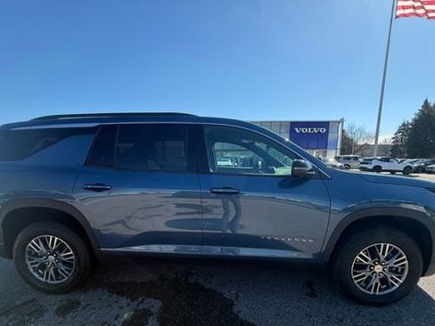 Used 2024 Chevrolet Traverse LT w/ Enhanced Driving Package image 5