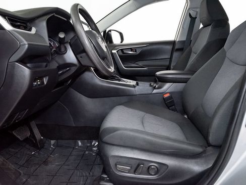 Used 2025 Toyota RAV4 XLE AWD/4WD image 12