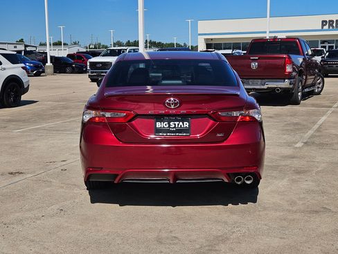 Used 2018 Toyota Camry SE w/ Convenience Package image 5