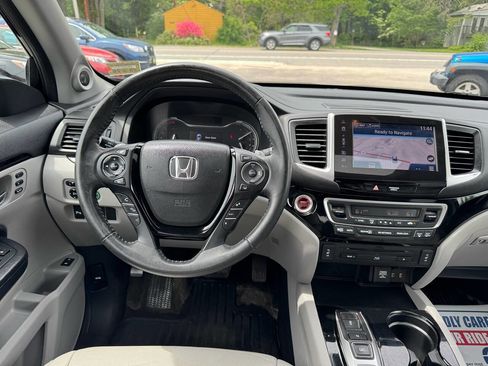 Used 2017 Honda Pilot Touring image 27