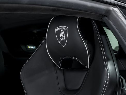 Used 2020 Lamborghini Huracan EVO RWD image 20