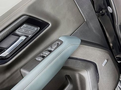 Used 2025 GMC Yukon AT4 image 16