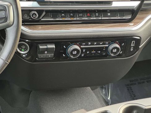 Used 2022 Chevrolet Silverado 1500 LT AWD/4WD image 4