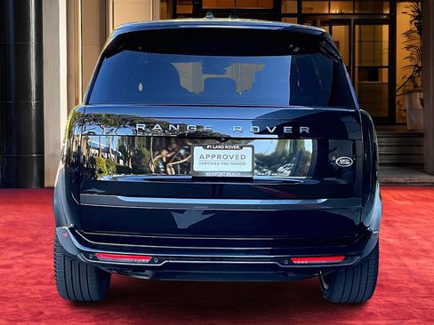 Used 2023 Land Rover Range Rover SE image 3