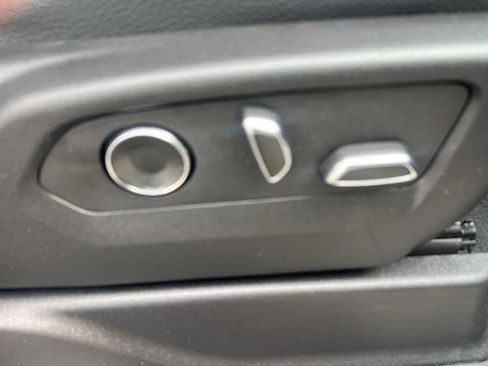 Used 2025 GMC Yukon Denali w/ Sun & Power Step Package image 8