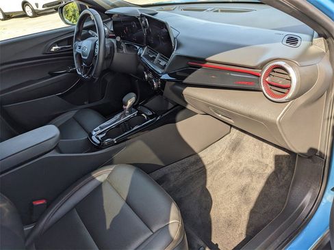 Used 2025 Chevrolet Trax RS image 14