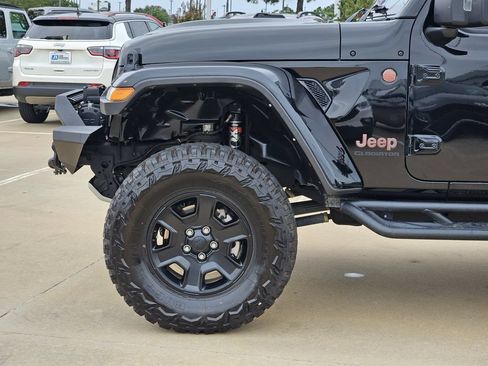 Used 2022 Jeep Gladiator Mojave w/ Cold Weather Group AWD/4WD image 10