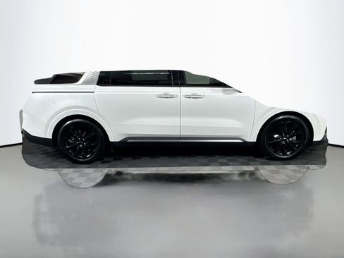 Used 2023 Kia Carnival SX Prestige FWD image 4