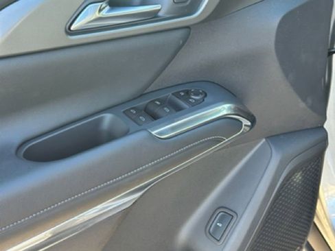 New 2026 Chevrolet Traverse LT image 8