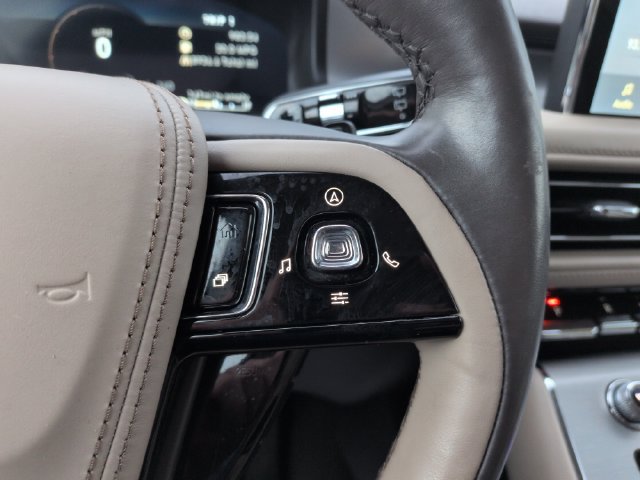 Used 2021 Lincoln Aviator AWD w/ Elements Package image 42