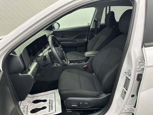 Used 2025 Hyundai Kona SEL FWD image 9