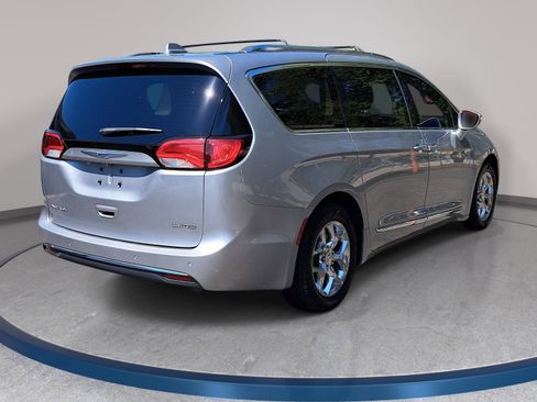 Used 2018 Chrysler Pacifica Limited FWD image 5