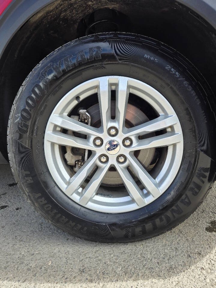 Used 2021 Ford Explorer XLT w/ Equipment Group 202A AWD/4WD image 10
