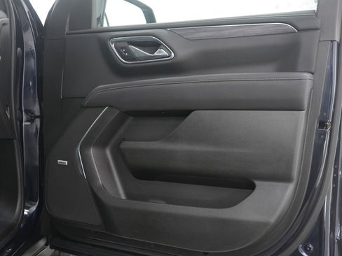 Used 2023 GMC Yukon XL SLT image 9