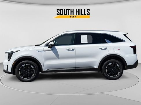 Certified 2025 Kia Sorento S AWD/4WD image 2