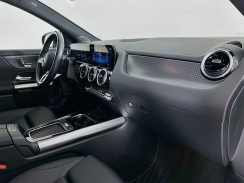 Used 2025 Mercedes-Benz GLA 250 image 28