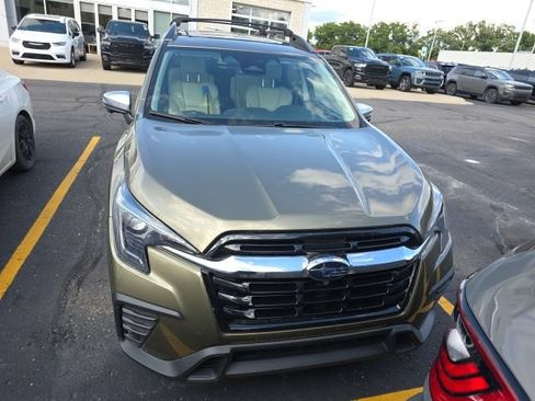 Used 2023 Subaru Ascent Limited w/ Technology Package AWD/4WD image 4