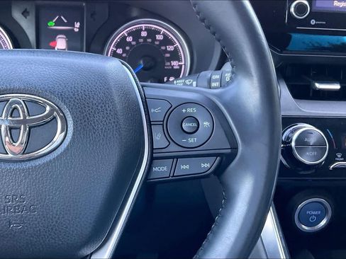 Used 2021 Toyota Venza LE AWD/4WD image 23