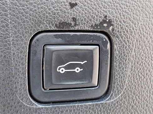 Used 2020 Chevrolet Traverse LT w/ LT Premium Package image 25