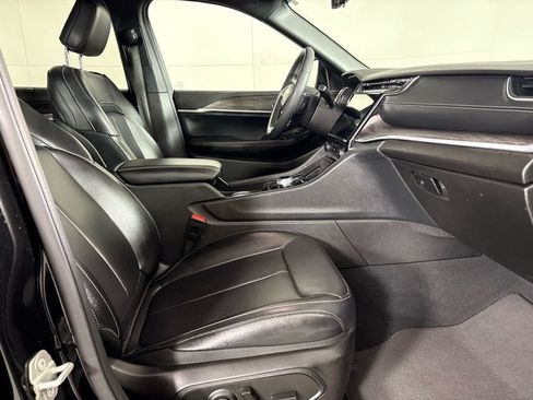 Used 2024 Jeep Grand Cherokee L Limited w/ Luxury Tech Group II image 15