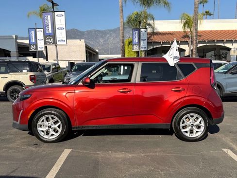 Used 2023 Kia Soul LX w/ LX Technology Package image 5