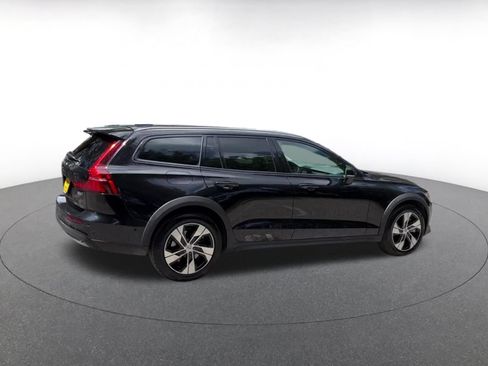 Used 2025 Volvo V60 B5 Cross Country Plus AWD/4WD image 15