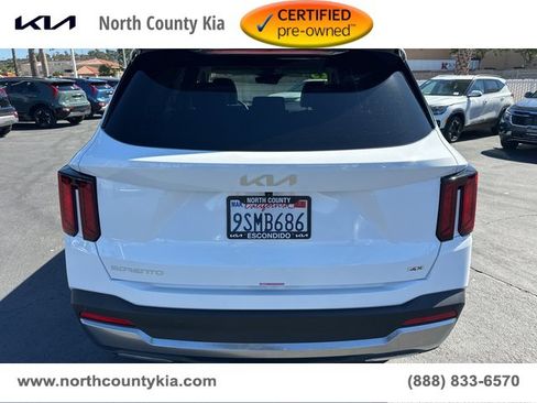 Certified 2025 Kia Sorento S image 5