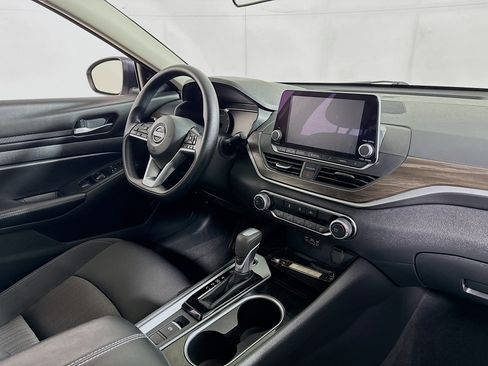 Used 2024 Nissan Altima 2.5 SV AWD/4WD image 24
