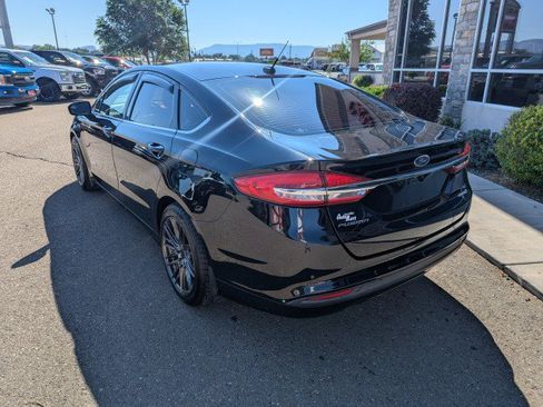 Used 2017 Ford Fusion SE FWD image 3