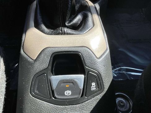 Used 2016 Jeep Renegade Sport w/ Power & Air Group AWD/4WD image 38