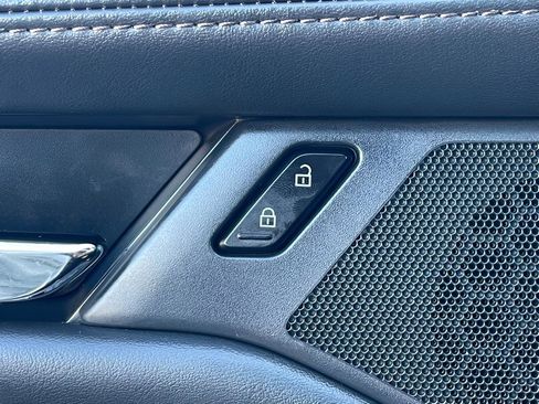 Used 2022 MAZDA MAZDA3 s image 41