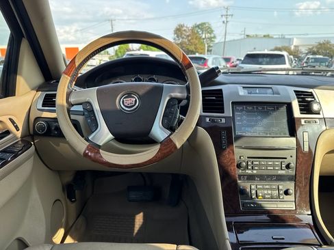 Used 2012 Cadillac Escalade ESV Luxury AWD/4WD image 24