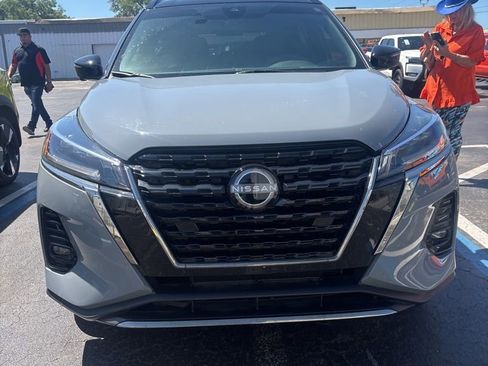 Certified 2023 Nissan Kicks SR FWD image 1