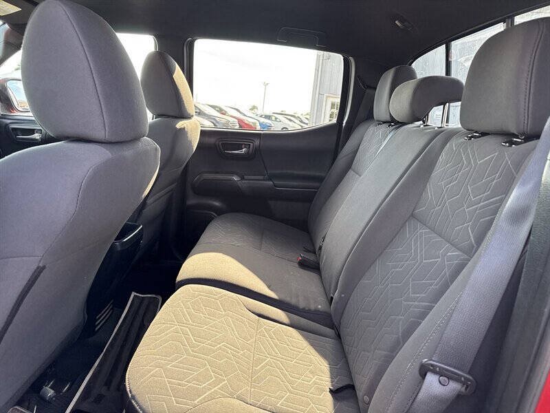 Used 2016 Toyota Tacoma TRD Sport w/ Towing Package AWD/4WD image 19