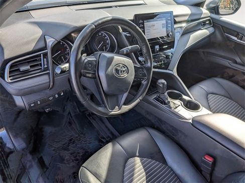 Used 2022 Toyota Camry SE w/ Cold Weather Package image 10